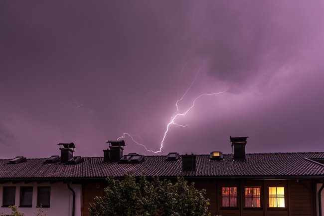 Jahresbilanz: Historisch wenige Blitze verursachen hohe Schäden